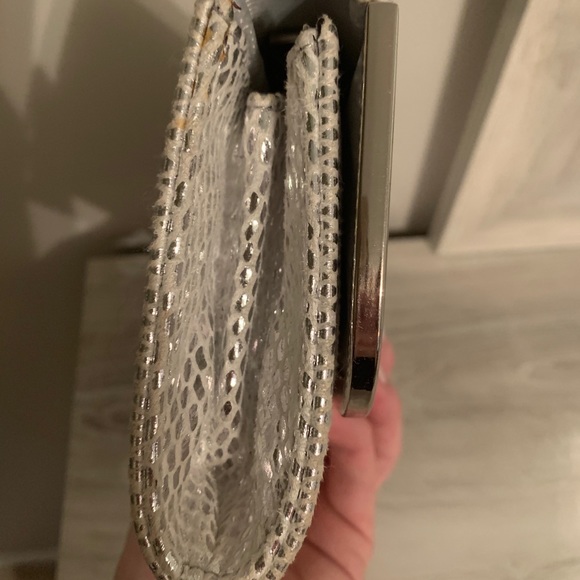 Silver Clutch - Picture 2 of 2
